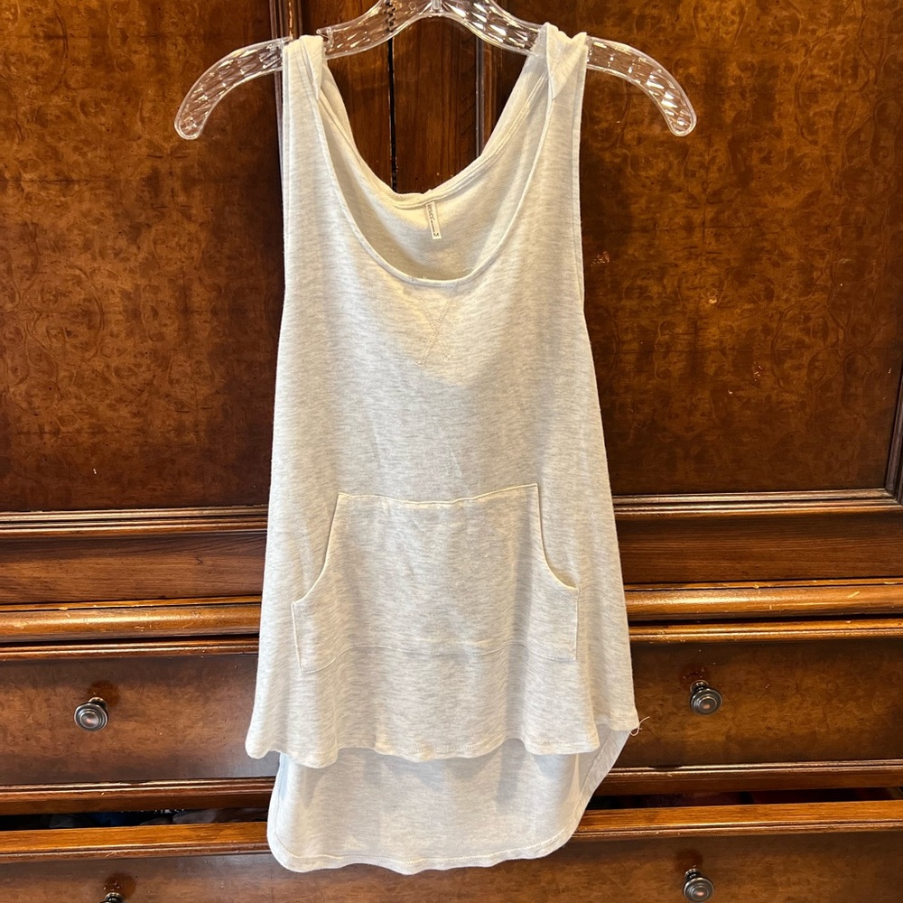 Tank with hood for women